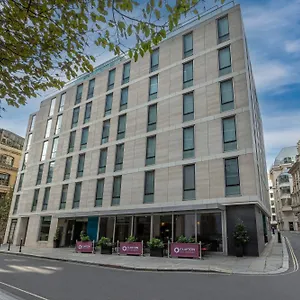 Clayton 4*, London Großbritannien