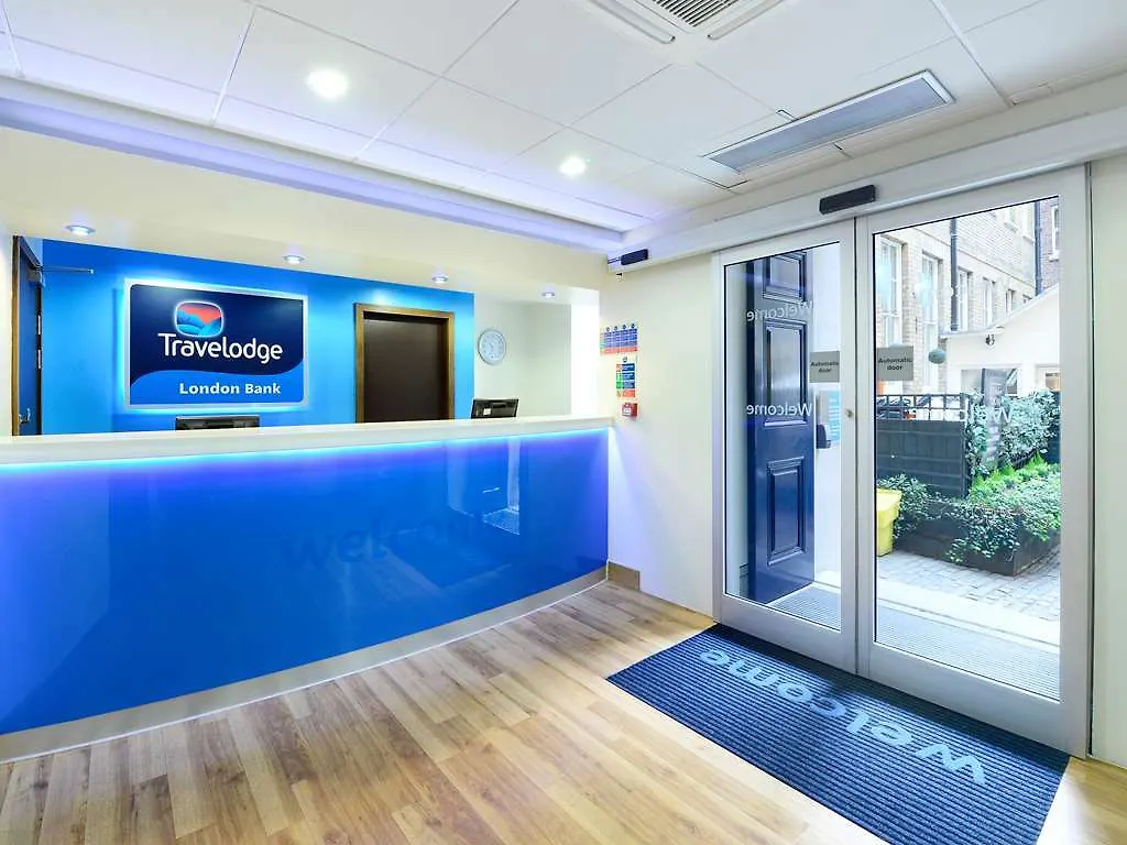 Travelodge London Central Bank 2*,
